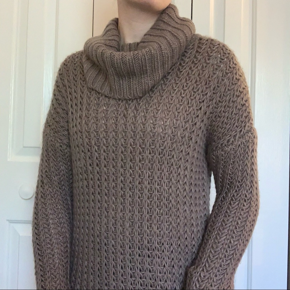 Turtleneck knit sweater